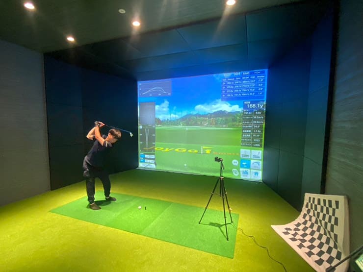 ゴルフランド社製シミュレーションゴルフ「JoyGolf Smart+」を設置